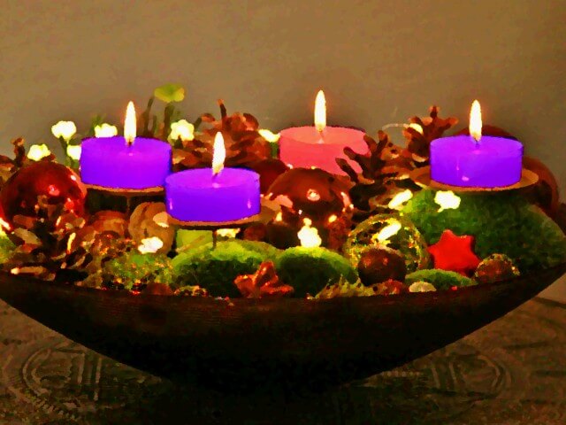 Advent wreath. Based on image courtesy of pixabay.com